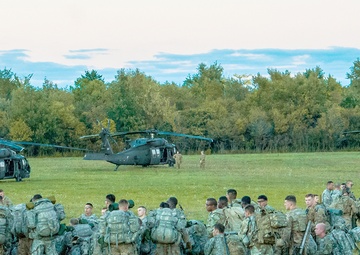Nighttime air-assault training preps 10th Combat Aviation Brigade for Mountain Peak