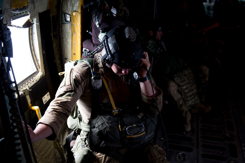 82nd ERQS Conducts Static-line Jump