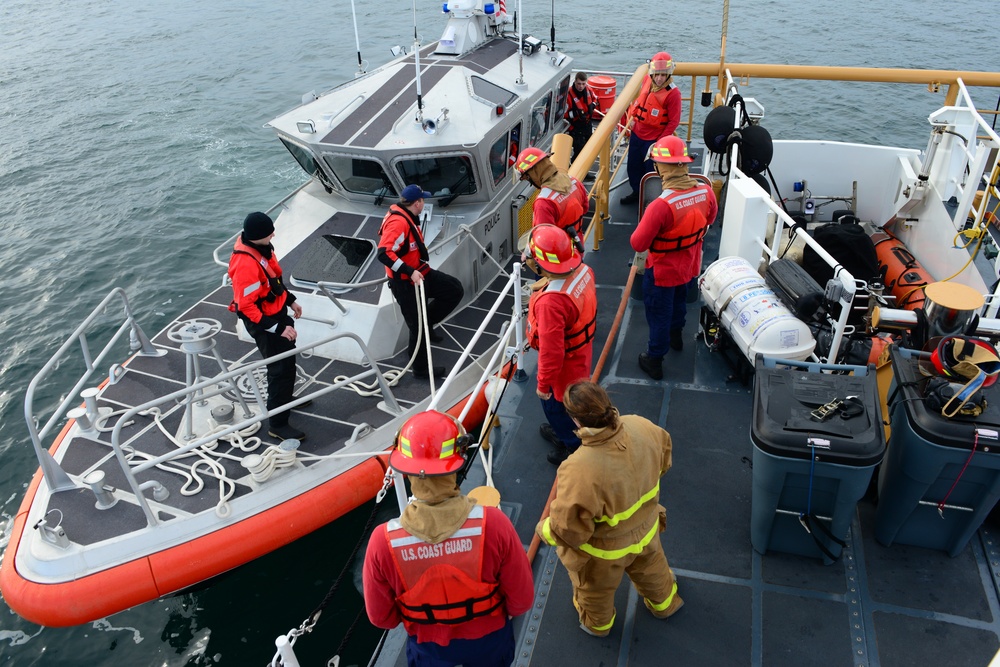 Coast Guard Cutter Swordfish crew responds to oil spill while at sea