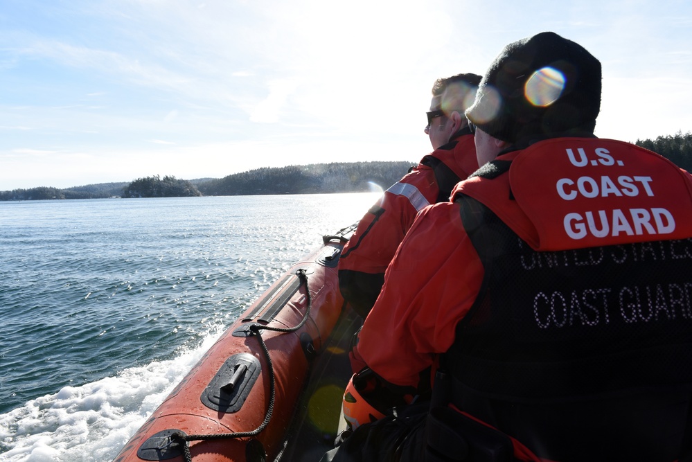 Coast Guard Cutter Swordfish crew launches rigid hull inflatable smallboat while underway in Wash.