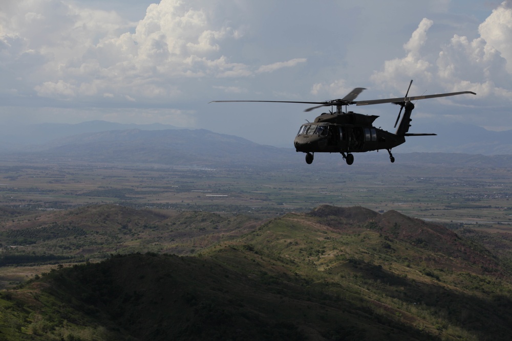 U.S. Soldiers conduct flight ops during Balikatan 2017