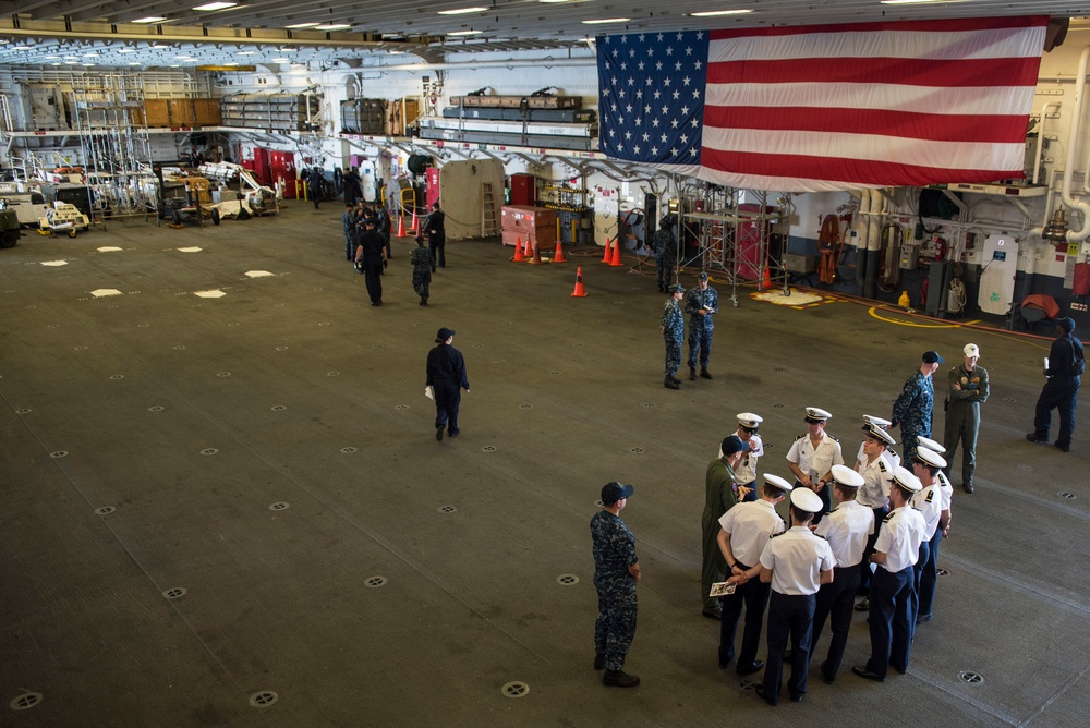 FS Mistral (L9013) Sailors tour USS Bonhomme Richard (LHD 6)