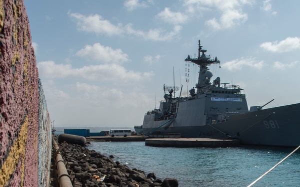 CJTF-HOA and Camp Lemonier members visit ROKS Choi Young DDH-981