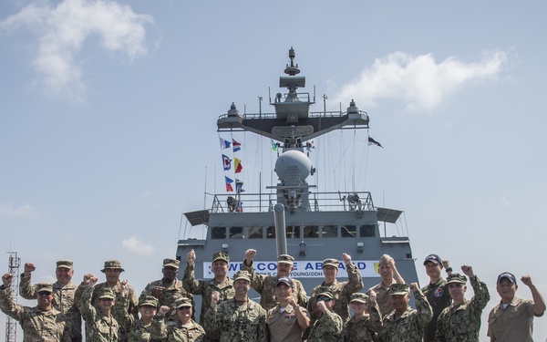 CJTF-HOA and Camp Lemonnier members visit ROKS Choi Young DDH-981