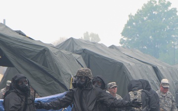 National Guard Soldiers Decontaminate during Guardian Response 17