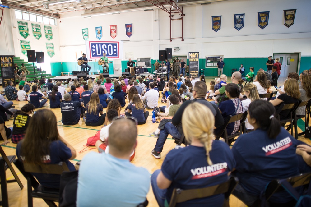 DVIDS - Images - VCJCS 2017 USO Tour - Naples, Italy [Image 9 of 21]