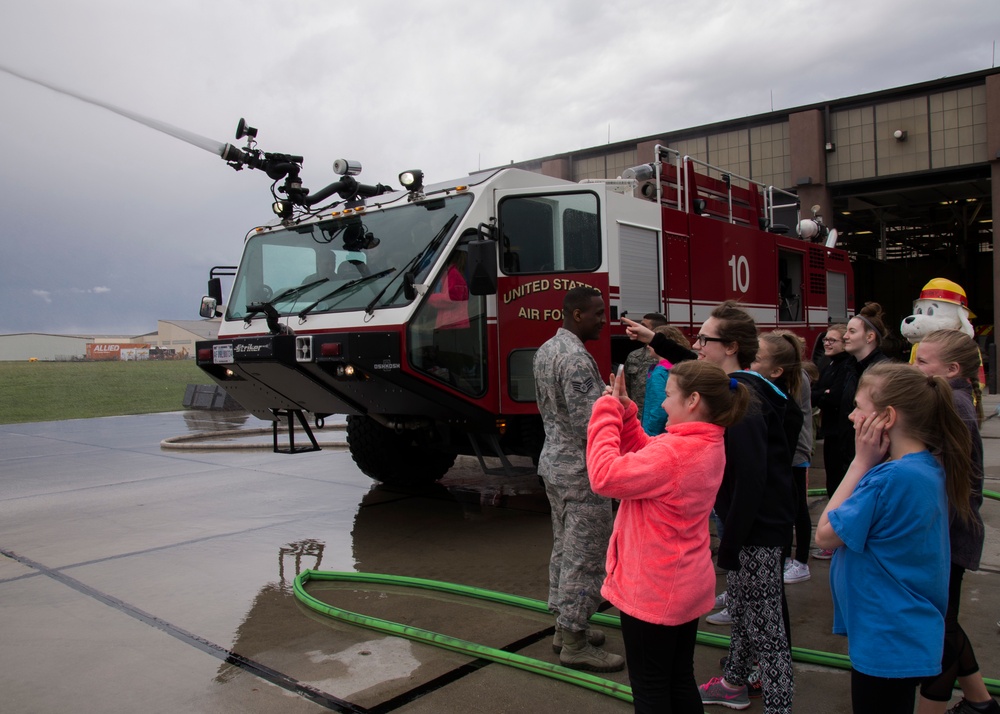 3… 2… 1… STEM GIRLS!