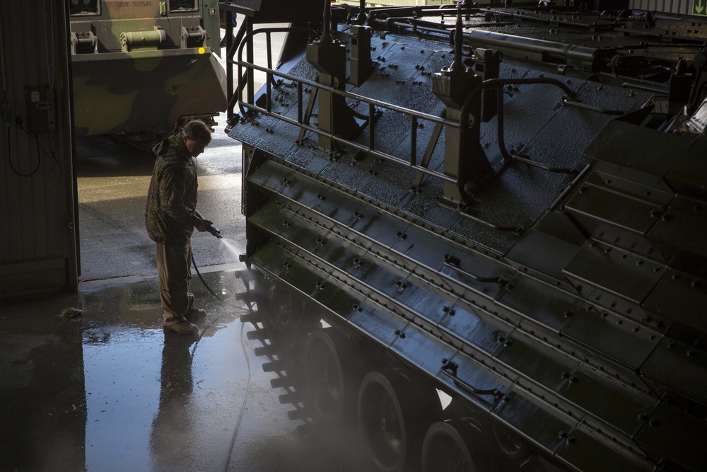 STRATMOBEX Marines return equipment to caves in Norway