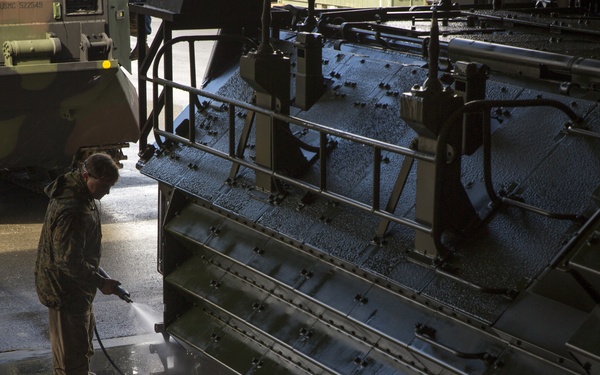 STRATMOBEX Marines return equipment to caves in Norway