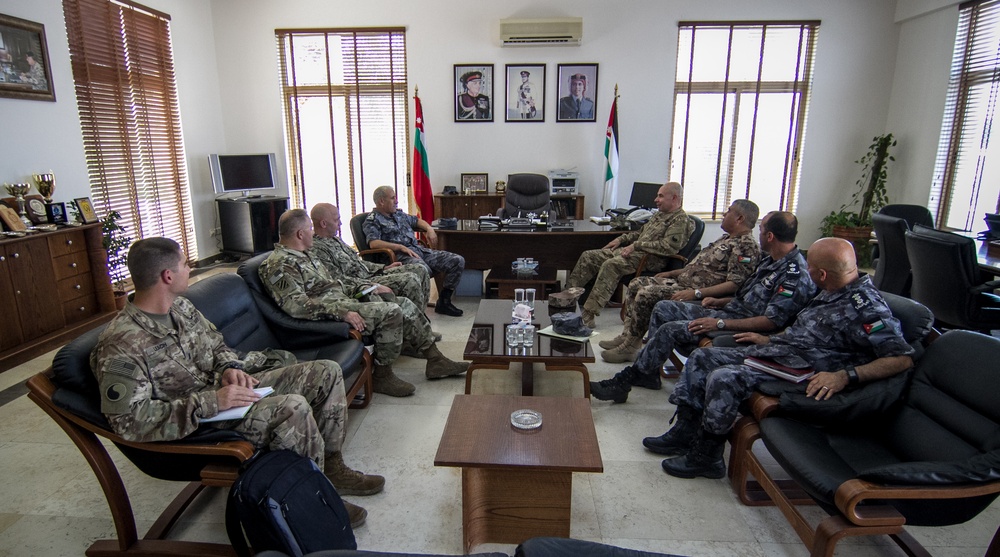 Military leaders from the Jordanian Navy and U.S. Army meet to discuss Eager Lion 17