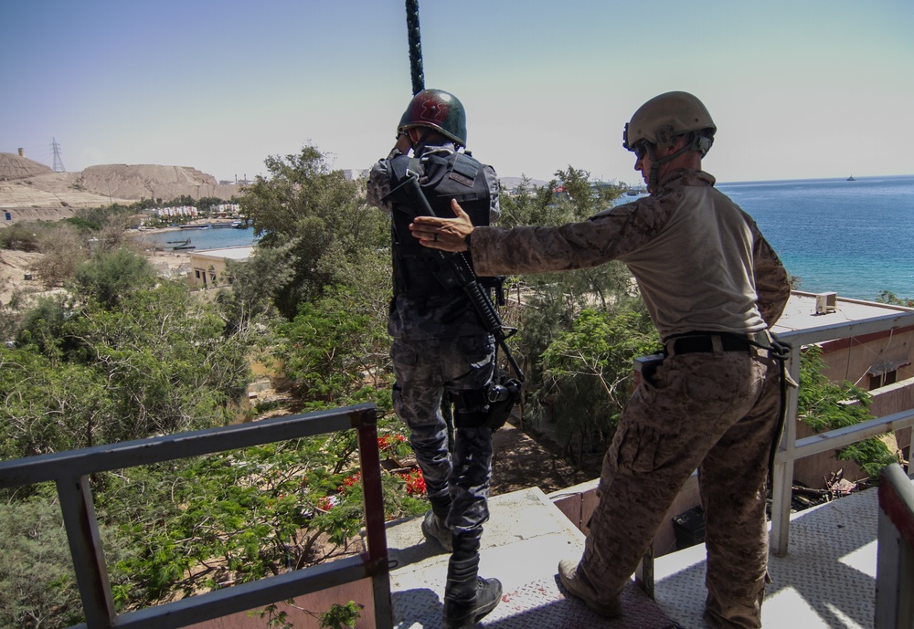 U.S. Marine assists the Jordanian Navy in a fast rope exercise during Eager Lion 2017