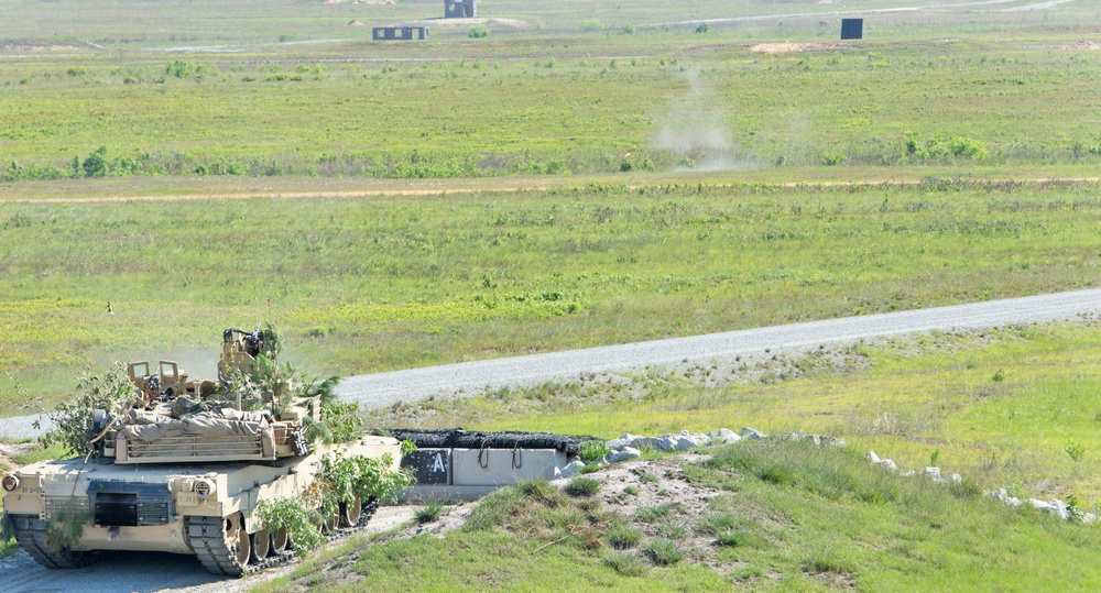 1ABCT Soldiers Qualify in Gunnery Table XII Exercise