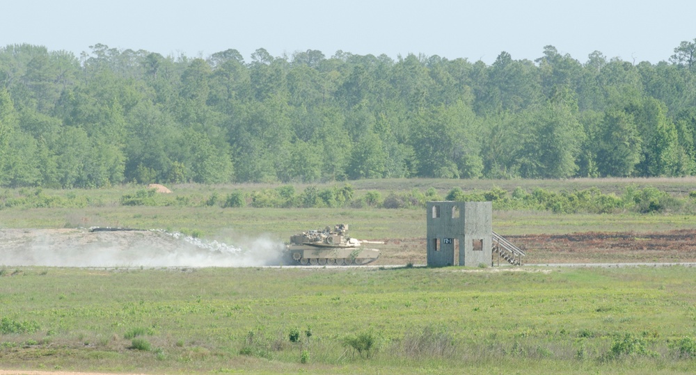 1ABCT Soldiers Qualify in Gunnery Table XII Exercise