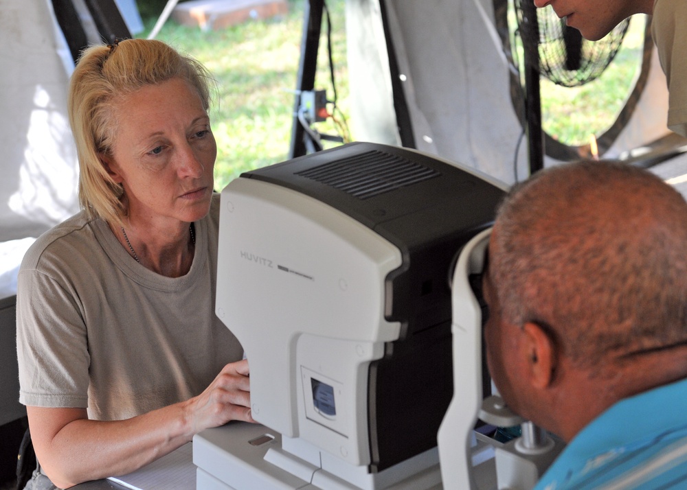 Eye Exam in San Ignacio