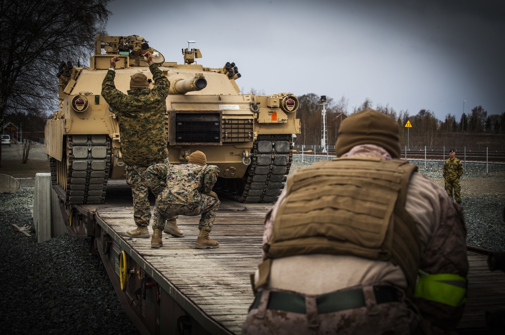 Marines test new ramp at Norway railhead