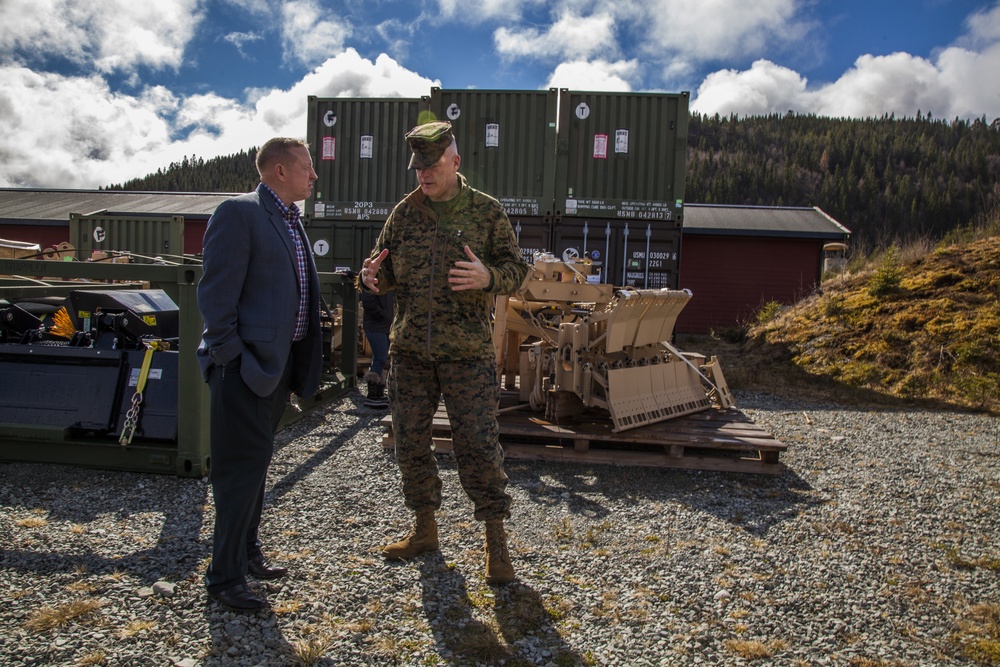 Marine Generals visit STRATMOBEX caves in Norway