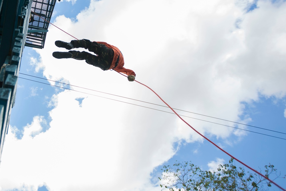 Balikatan participants share rappelling techniques