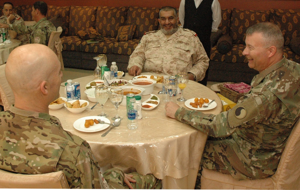 Brig. Gen. Epperly Meets with Kuwaiti Maj. Gen. Khalid