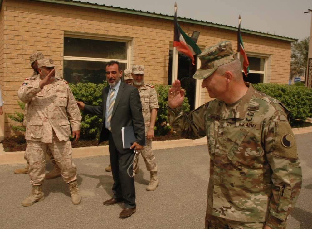 Brig. Gen. Epperly Meets with Kuwaiti Maj. Gen. Khalid