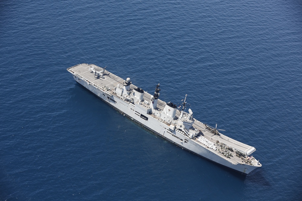 MV-22B Osprey lands aboard the HMS Illustrious