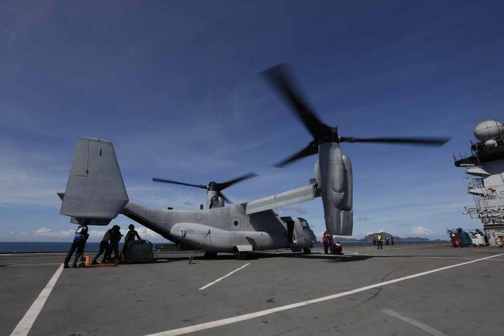 MV-22B Osprey lands aboard the HMS Illustrious
