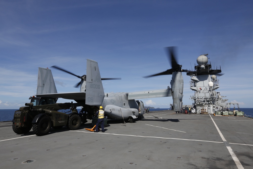 MV-22B Osprey lands aboard the HMS Illustrious