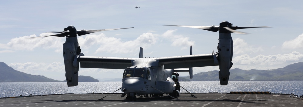 MV-22B Osprey lands aboard the HMS Illustrious