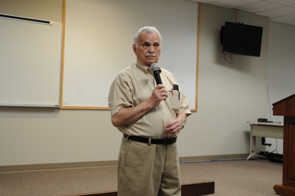 Troops hear Army vet's childhood tale of family's escape from Nazis