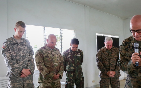Philippine, U.S. Chaplains present HADR trainees with disaster kits
