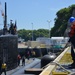 Blue Ridge Sailors help moor USS Santa Fe (SSN 763)