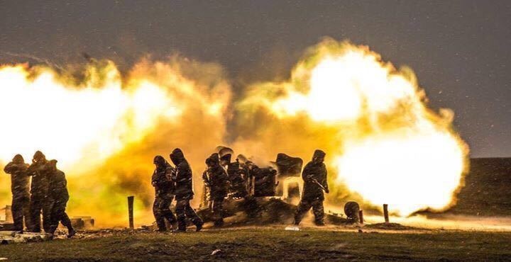 3-29 FA battery trains beside Romanian artillerymen