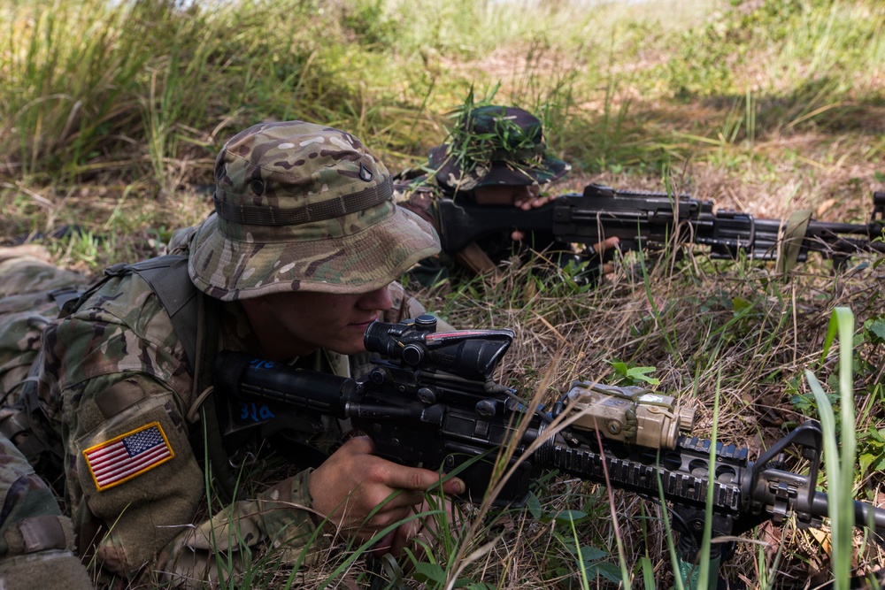 Philippine, U.S. service members practice patrolling