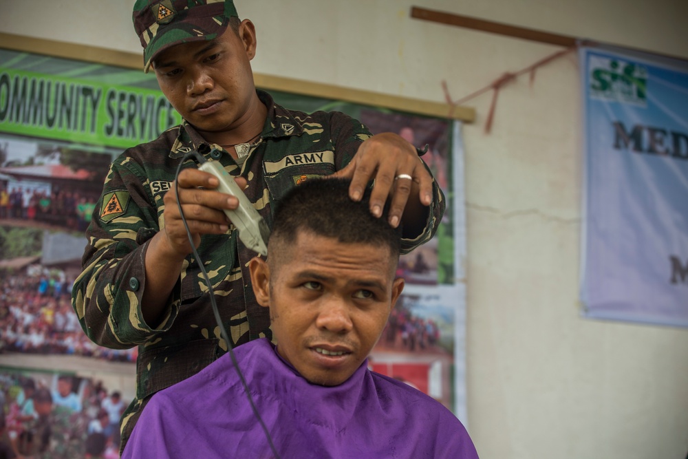 Philippine Army, volunteers provides medical care to community