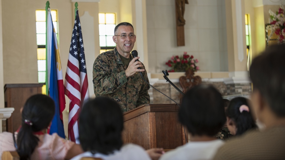 Philippine, U.S. service members reach out to community of Eastern Samar