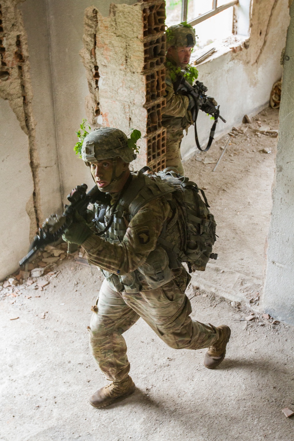 MNBG-East Soldiers Clear Room During Air Assault Exercise