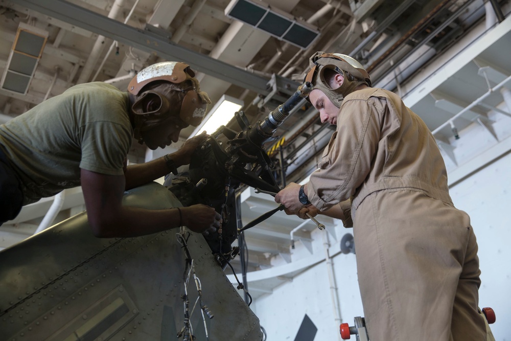 VMM-365 conducts routine maintenance