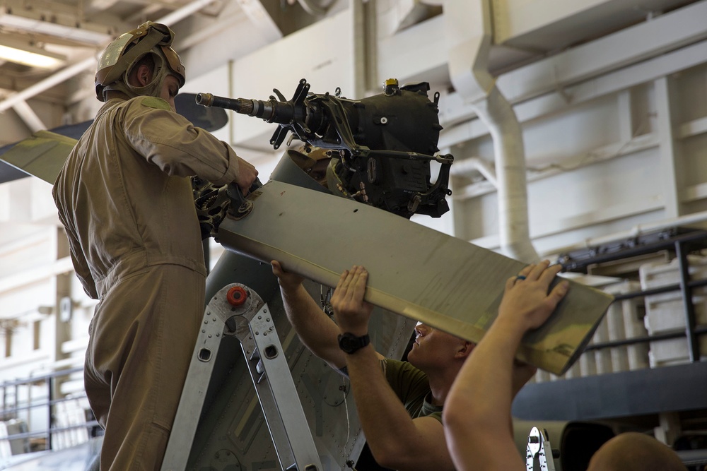 VMM-365 conducts routine maintenance