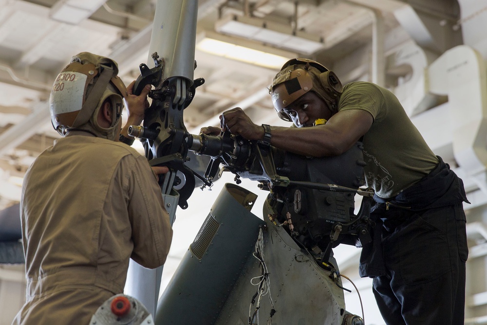 VMM-365 conducts routine maintenance