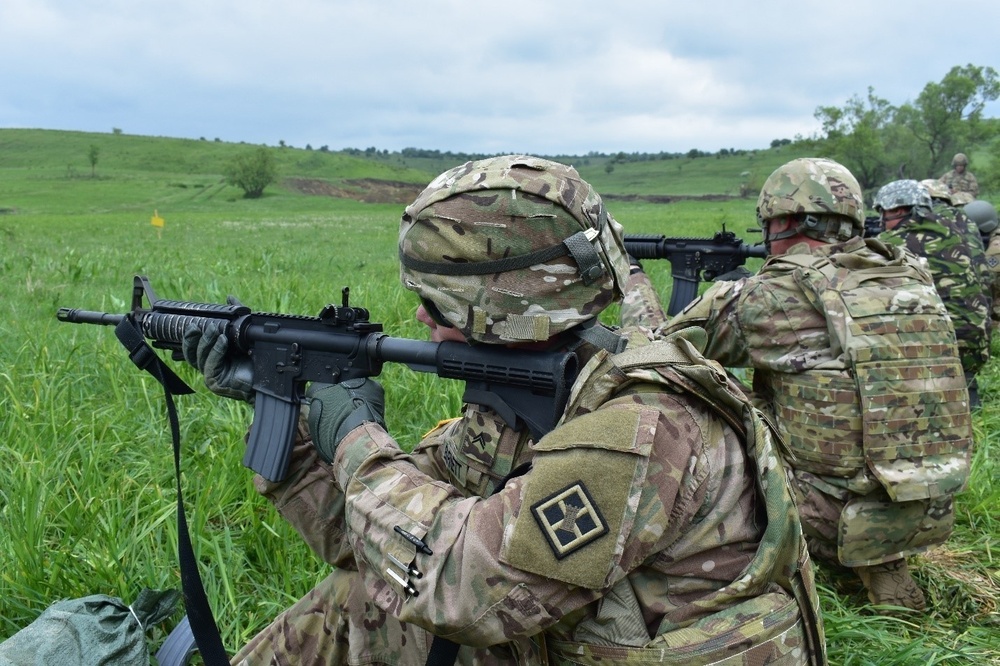 U.S. and Romanian Soldiers Take Aim