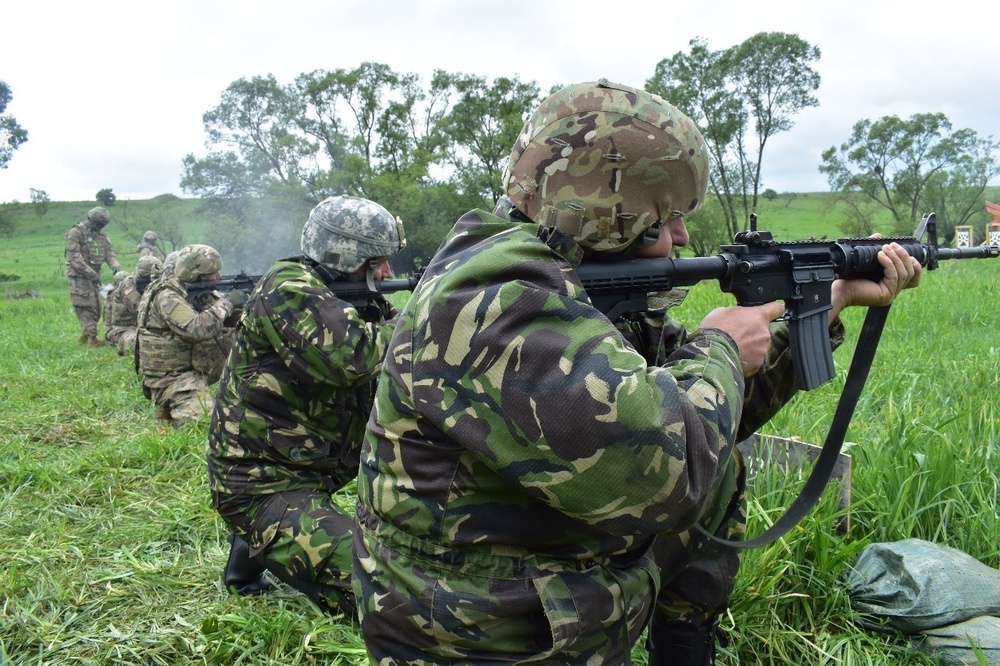 Romanian and U.S. Soldiers Qualify with the M4