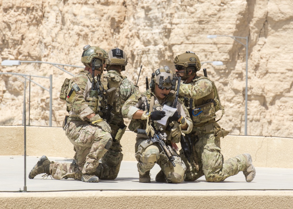 Members of the Air Force Special Operations and Italian Special Operations secure a rooftop during an exercise in support of Eager Lion 2017.