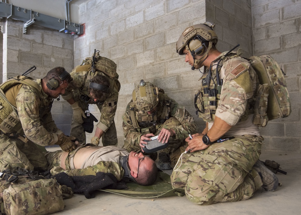 Members of the Air Force and Italian Special Operations provide medical care during a combat search and rescue exercise in support of Eager Lion 2017.