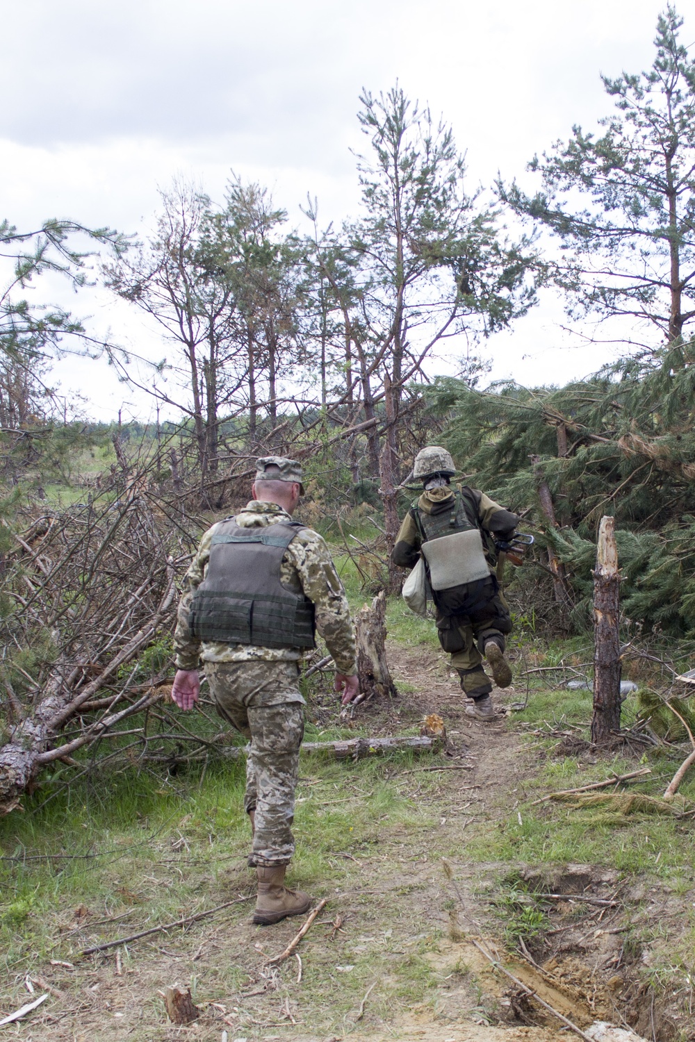 Pairs movement training at Yavoriv Combat Training Center