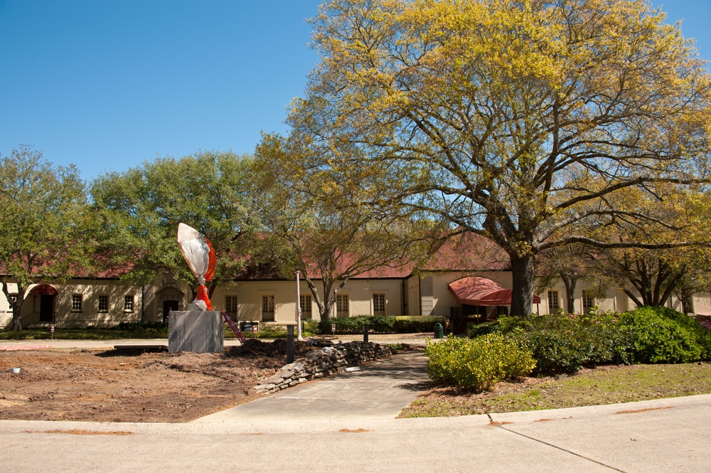 Daedalus Statue Installation