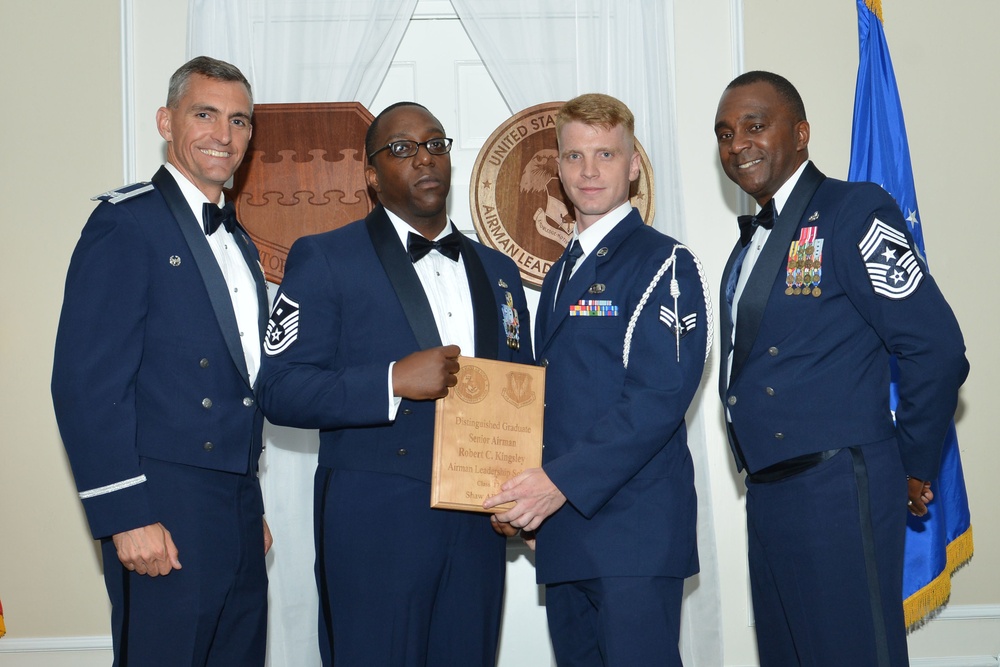 ALS Class 17-4 graduates