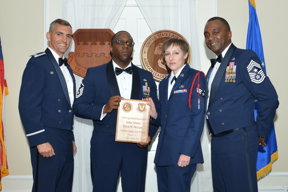 ALS Class 17-4 graduates