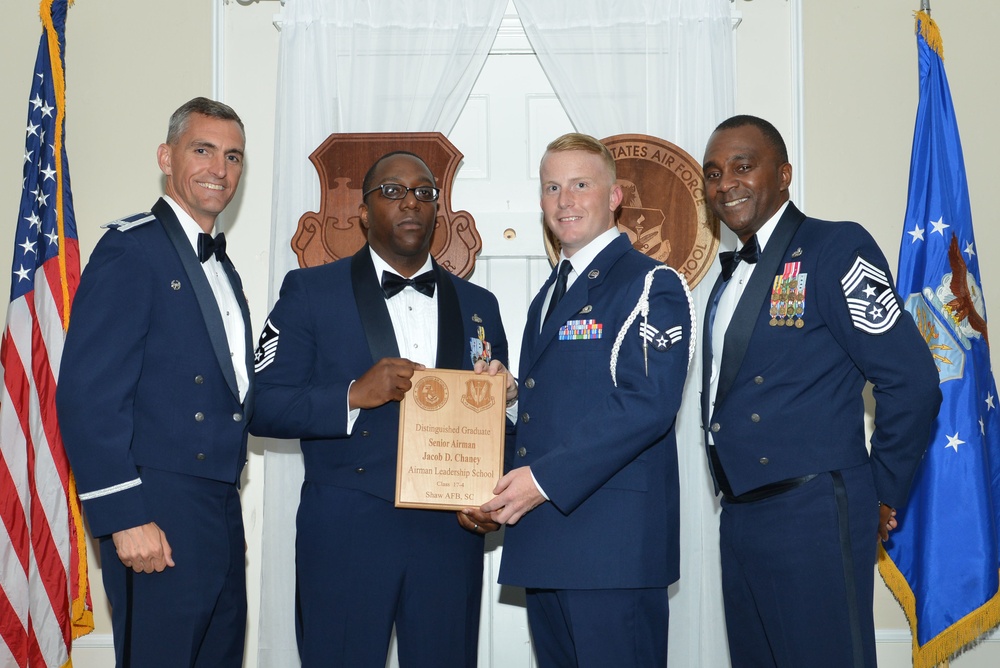 ALS Class 17-4 graduates