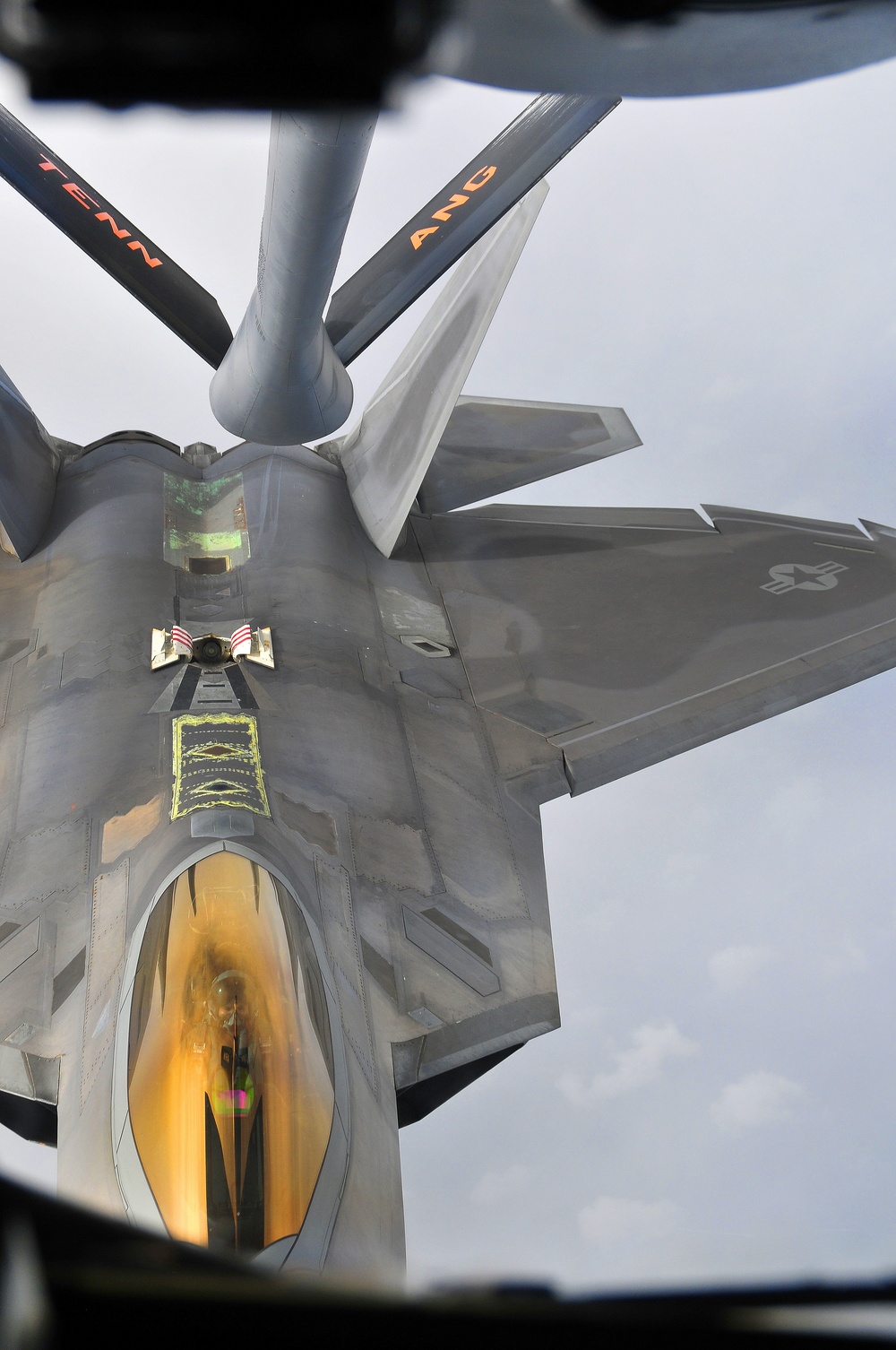 F-22 Raptor mid-air refueling