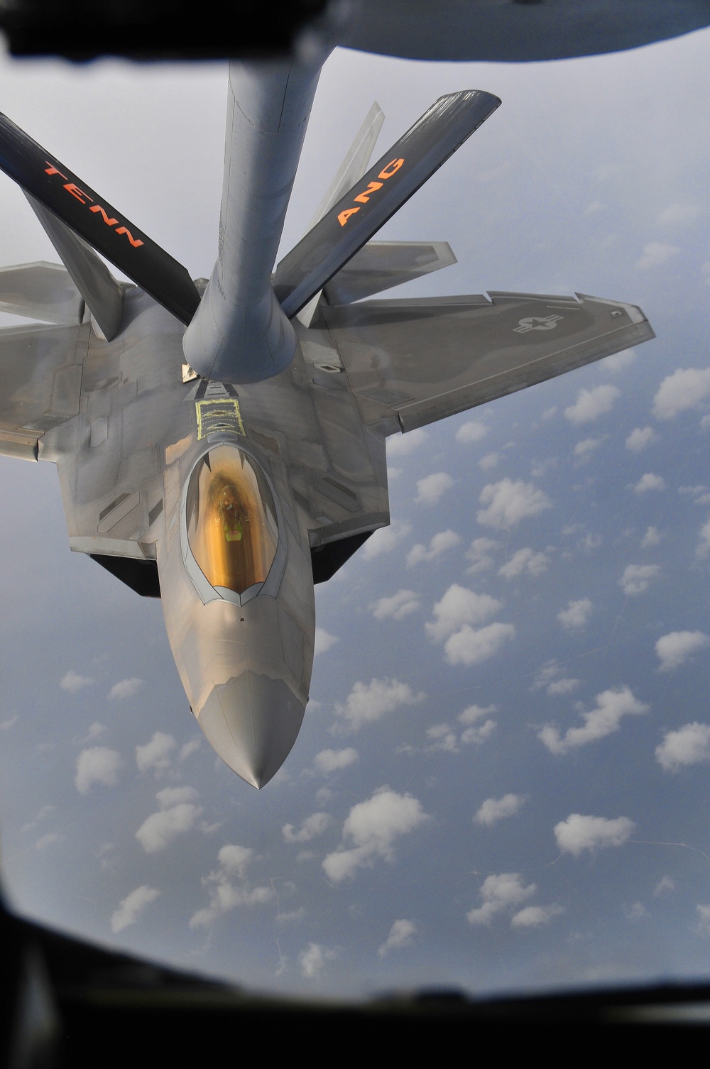 F-22 Raptor mid-air refueling