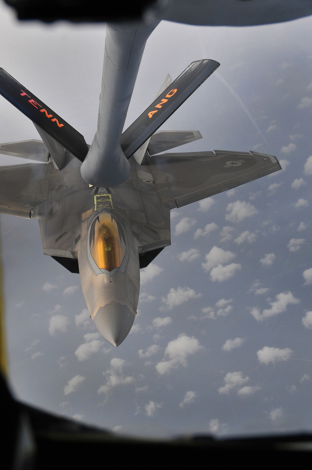 F-22 Raptor mid-air refueling